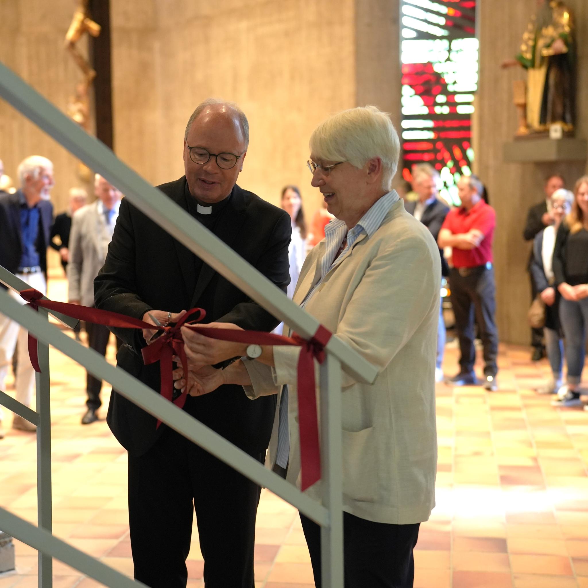 Bischof Ackermann und Monica Sinderhauf eröffnen das Depot