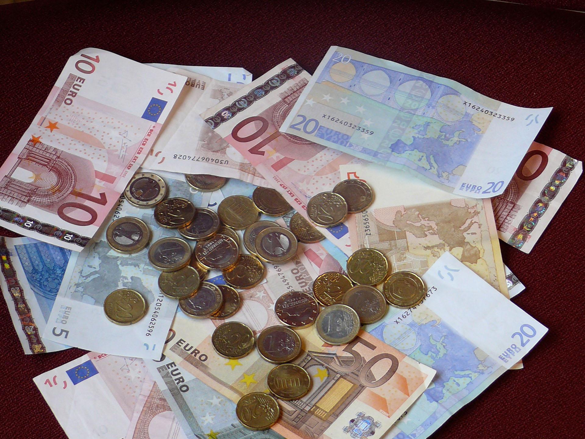 Geld und Münzen