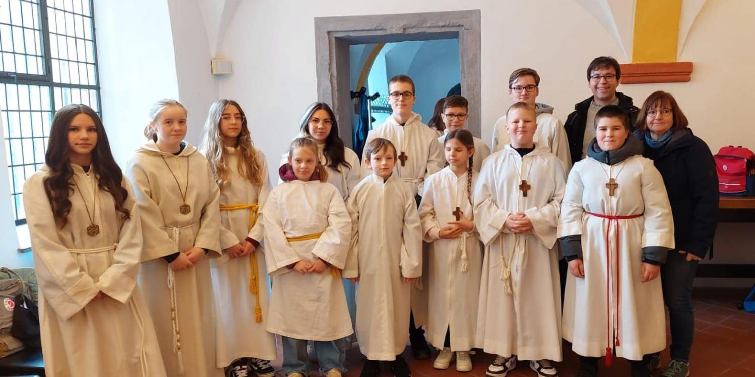 Die Gruppe aus dem Pastoralen Raum Idar-Oberstein im romanischen Saal im Trierer Dom (c) Dirk Kerber Die Gruppe aus dem Pastoralen Raum Idar-Oberstein im romanischen Saal im Trierer Dom