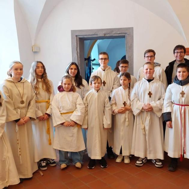 Die Gruppe aus dem Pastoralen Raum Idar-Oberstein im romanischen Saal im Trierer Dom