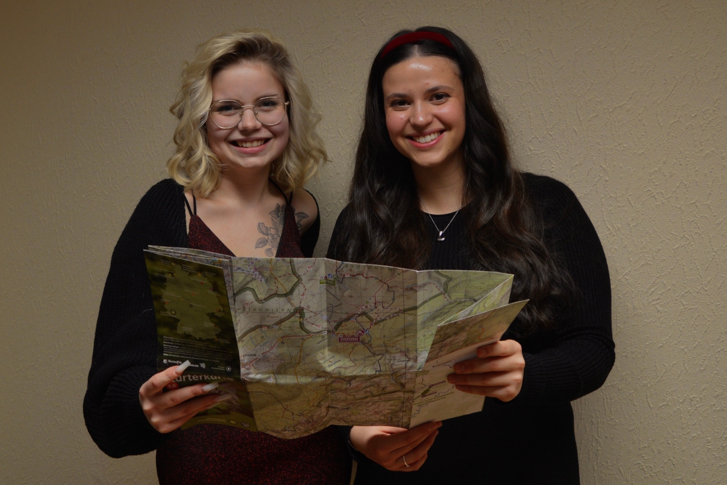 Die Caritas-Mitarbeiterinnen Michelle Erskine (links) und Emily Weber, die das MEzI-Projekt begleiten