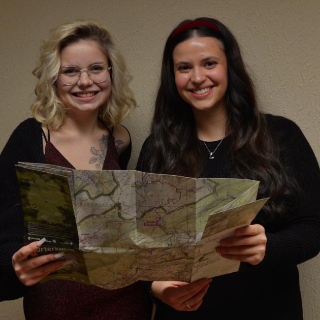 Die Caritas-Mitarbeiterinnen Michelle Erskine (links) und Emily Weber, die das MEzI-Projekt begleiten