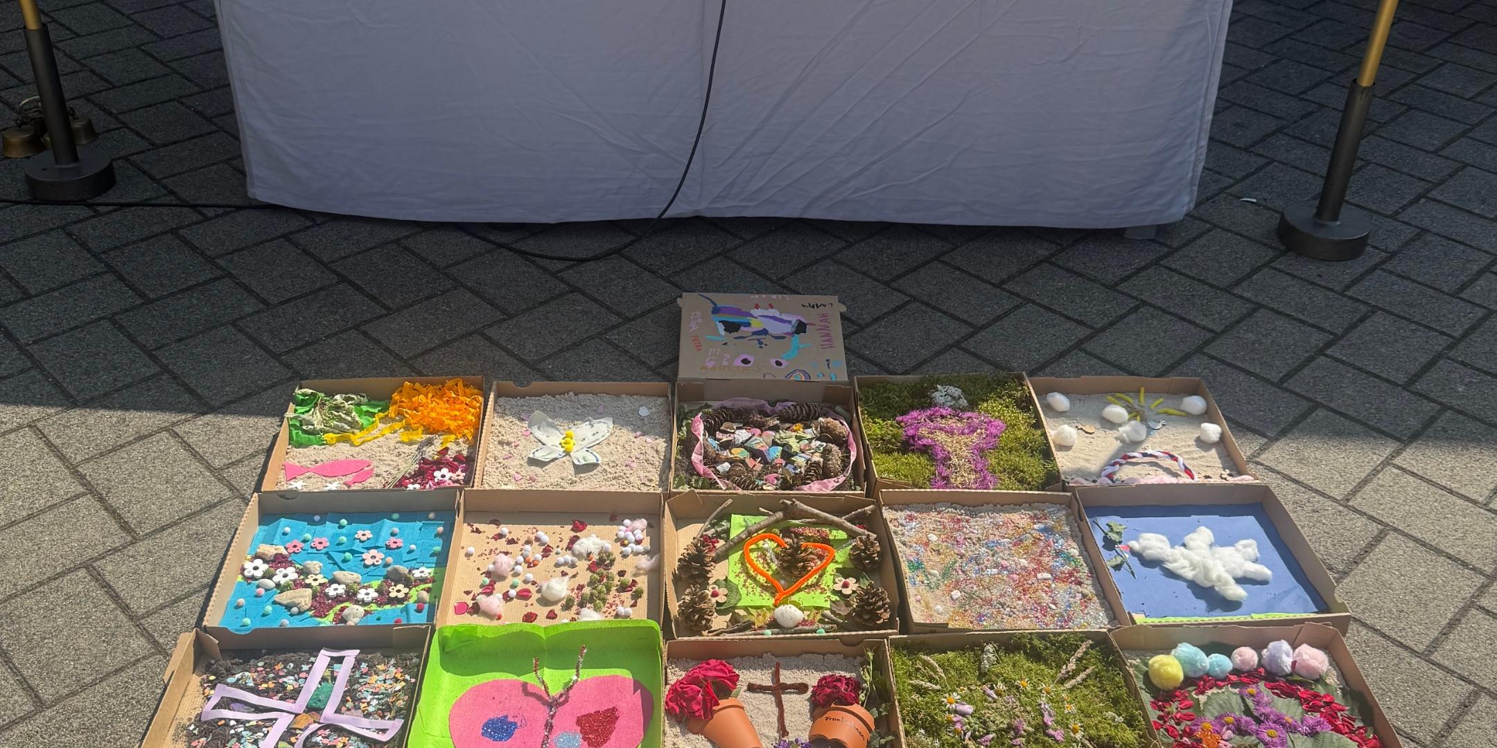 Pizzakartons Mosaik Altar