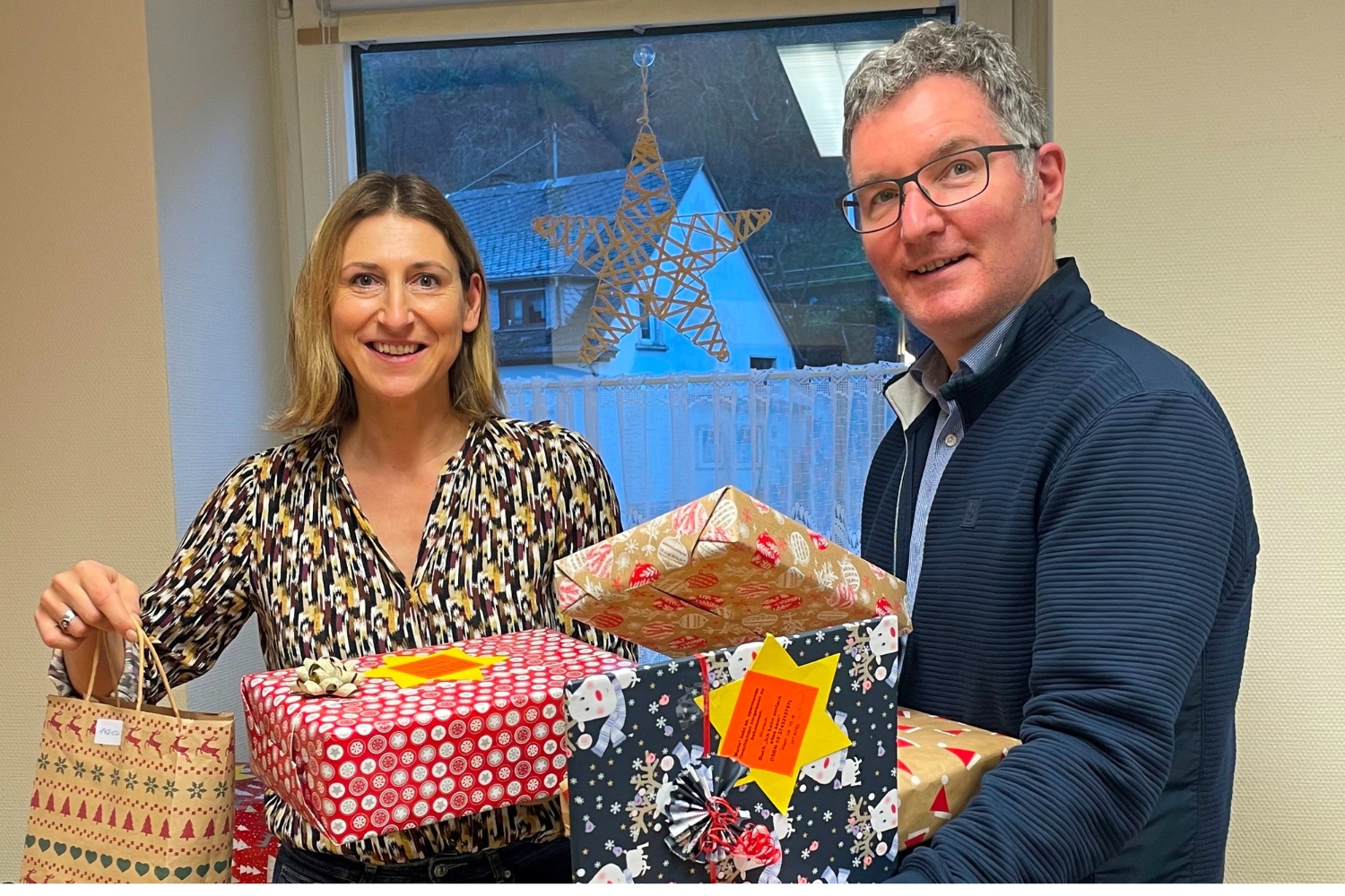 Tanja Müller und Andreas Esch vom örtlichen Caritasverband hoffen auch in diesem Jahr auf eine rege Beteiligung bei der Wunschsternaktion